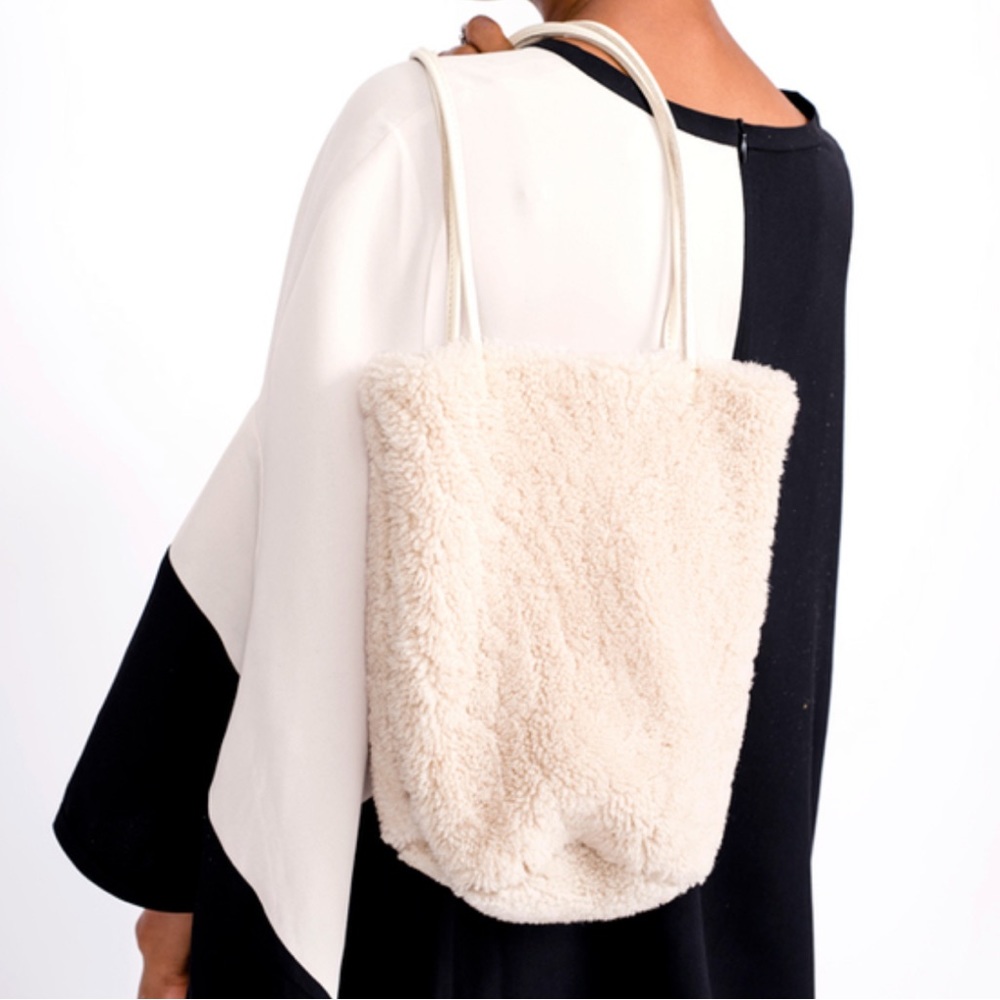 STUNNING hannah emile sherpa pail in ivory